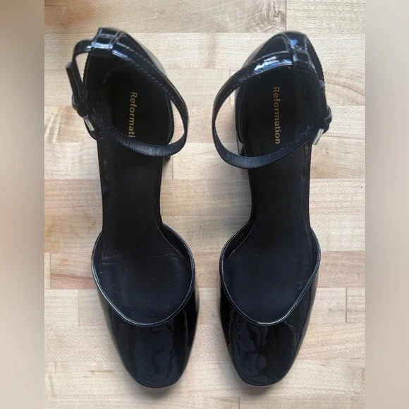 Reformation Mallory Closed Toe Heels - Picture 2 of 7
